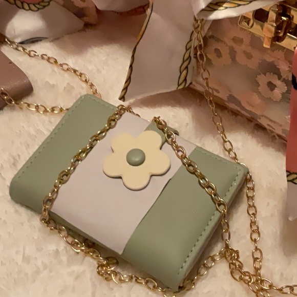 Waterproof small shoulder/arm bag with accessories - Picture 2 of 16